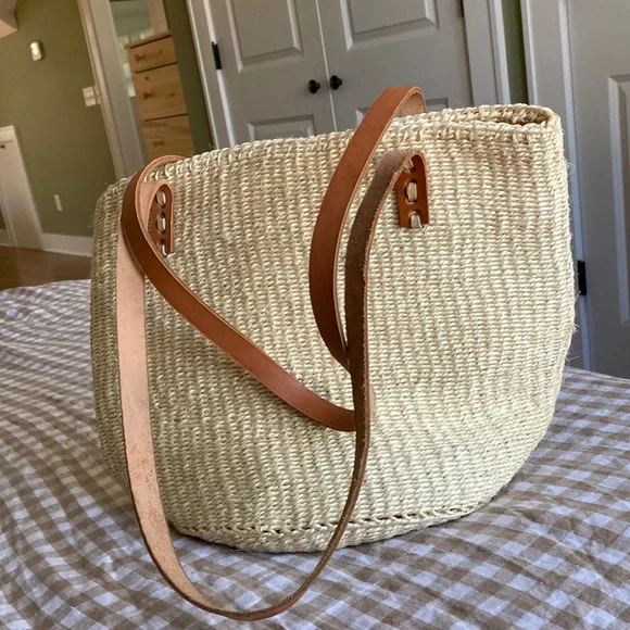 Obsidian Crafts Natural Sisal Straw and Leather Tote Bag - Picture 2 of 5